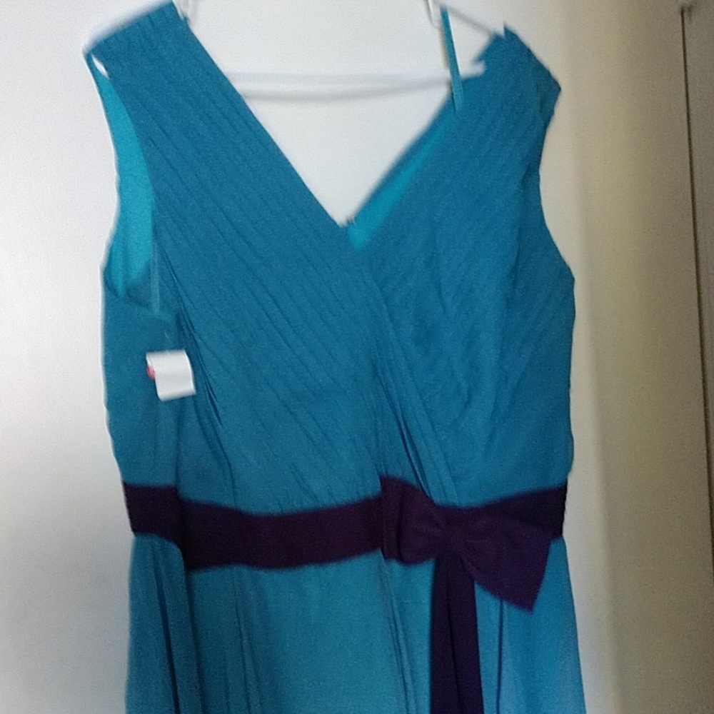 Dress - Picture 2 of 6